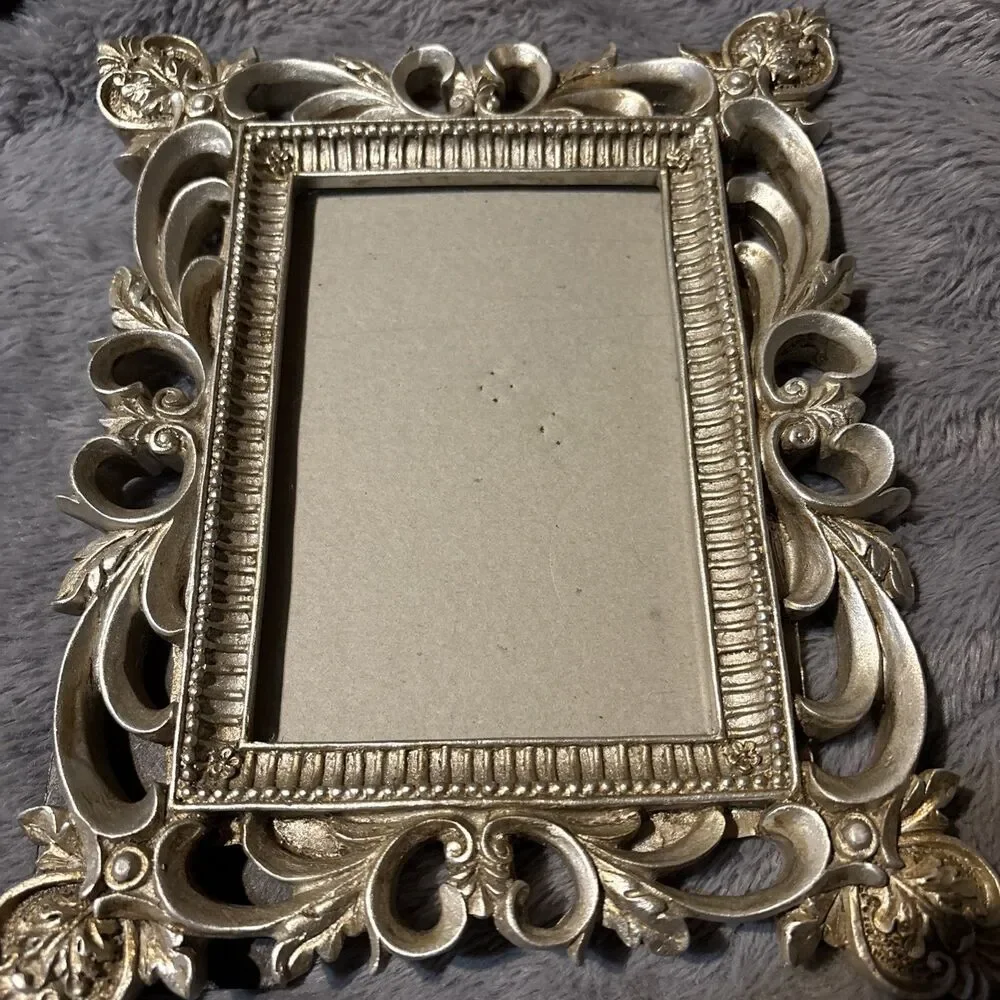AZZURE Home Silver Ornate Picture Frame Resin Material 3.5